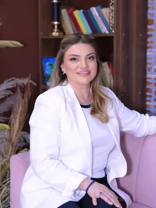 Op. Dr. Ellada Manafova, qadın proktoloq və ümumi cərrah, qəbul otağında